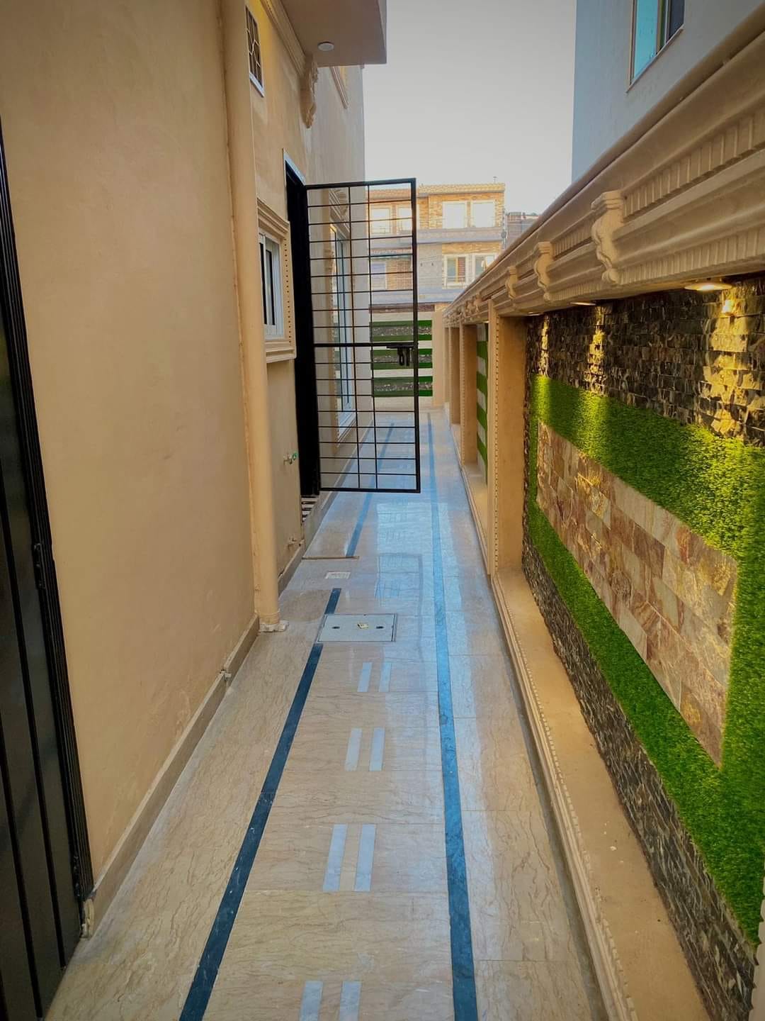 10m house for sale h block central park lahore (17)