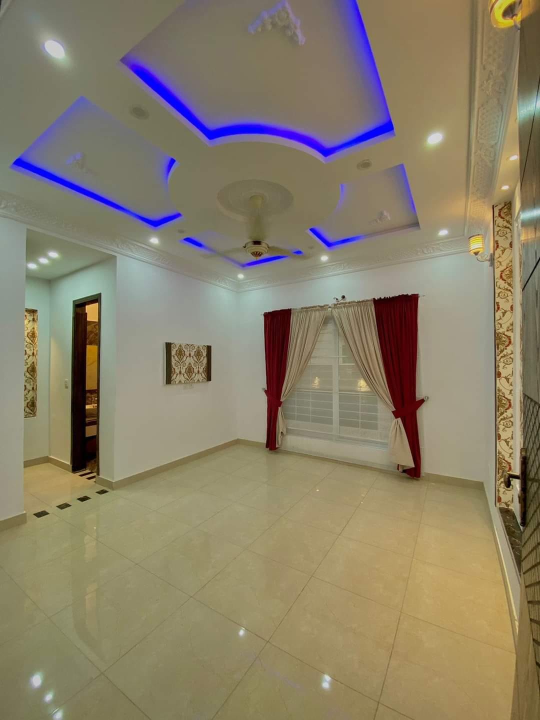 10m house for sale h block central park lahore (18)