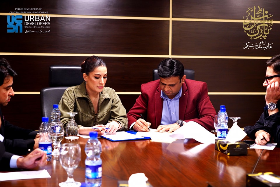 Mehwish Hayat Becomes Part of Central Park Lahore's Family Mehwish Hayat Becomes Part of Central Park Lahore's Family
